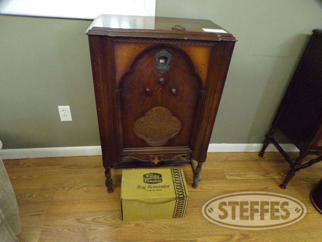Clarion Antique Radio w/Box of Tubes